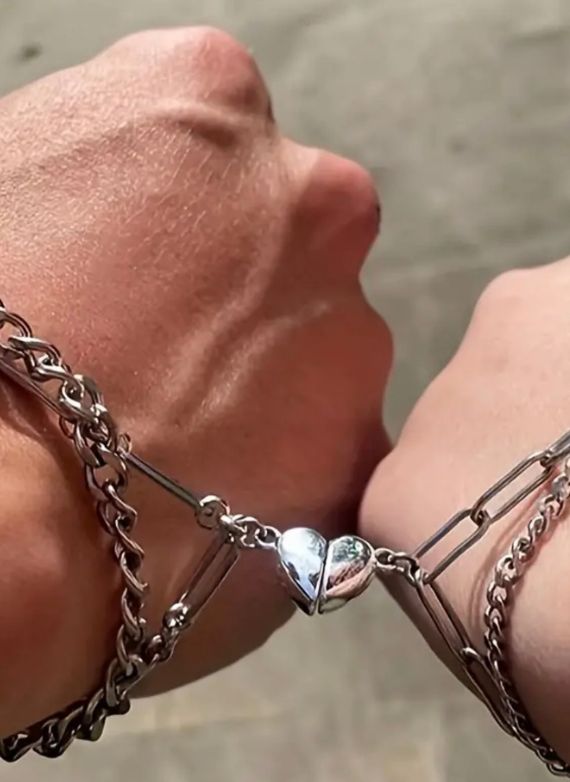 Dos Pulseras Dulces Y A La Moda De Acero De Titanio Para Parejas